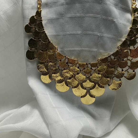 Gold-colored Genko leaf necklace - Picture 5 of 6